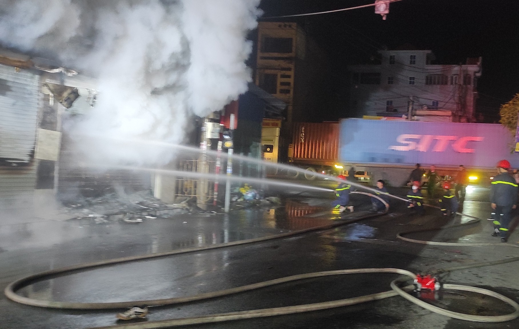 Thông tin về  vụ cháy tại cửa hàng nhựa ở Ngã Tư Trực Đào, Quốc Tuấn, An Lão